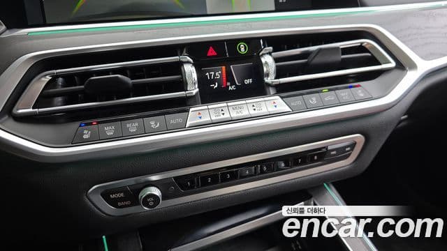 BMW X7 2022 — Photo 16/31