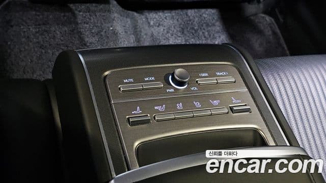 Hyundai Grandeur 2022 — ფოტო 18/20