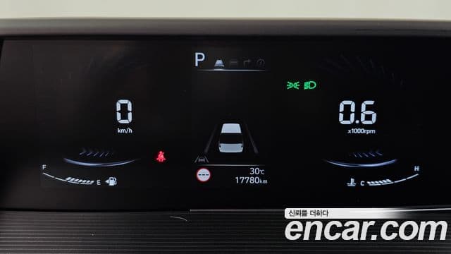 Hyundai Staria 2025 — ფოტო 8/20