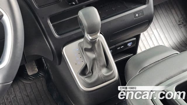 Hyundai Staria 2025 — ფოტო 9/20