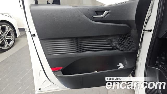 Hyundai Staria 2025 — Photo 22/35