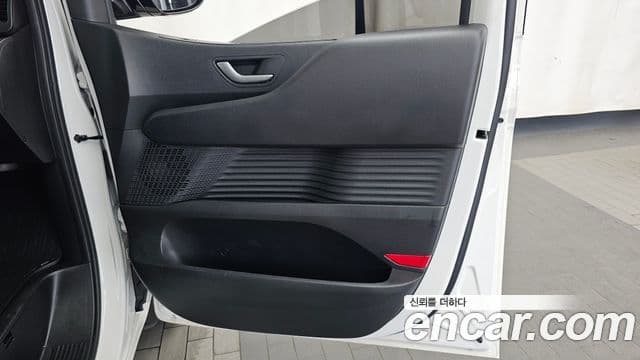 Hyundai Staria 2025 — Photo 11/35