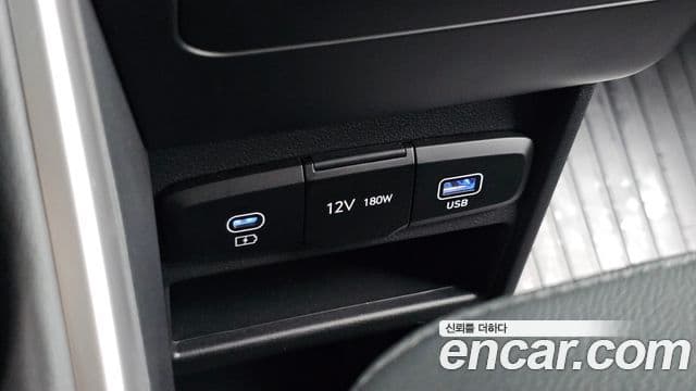 Hyundai Staria 2025 — Photo 25/35