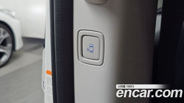 Hyundai Staria 2025 — Photo 6/35