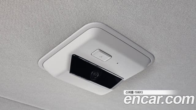Hyundai Staria 2025 — Photo 18/35