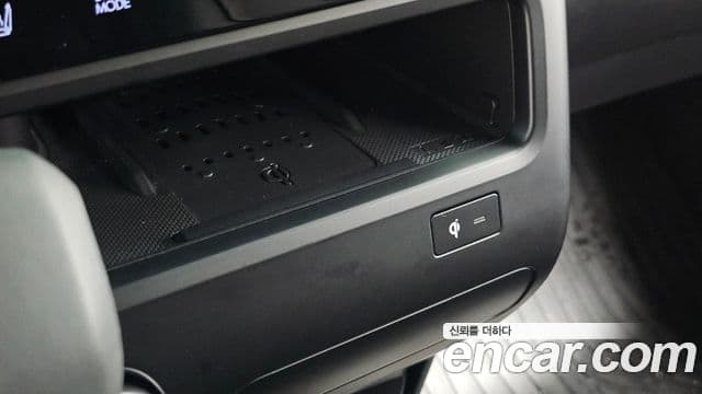 Hyundai Staria 2025 — Photo 23/35