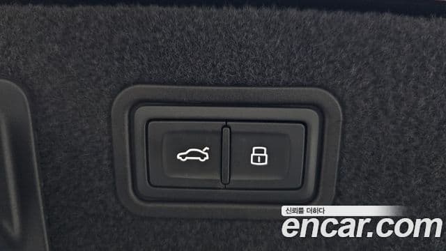 Audi A8 2023 — ფოტო 19/20