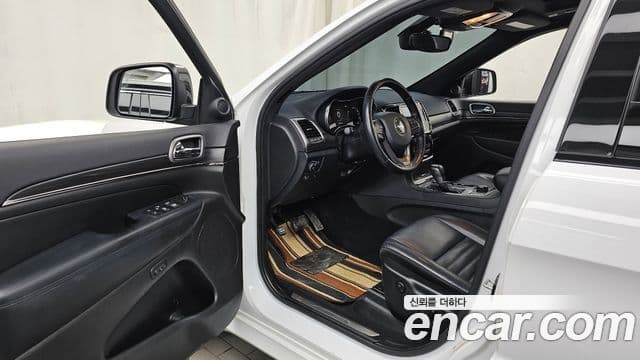 Jeep Grand Cherokee 2020 — Фото 9/20