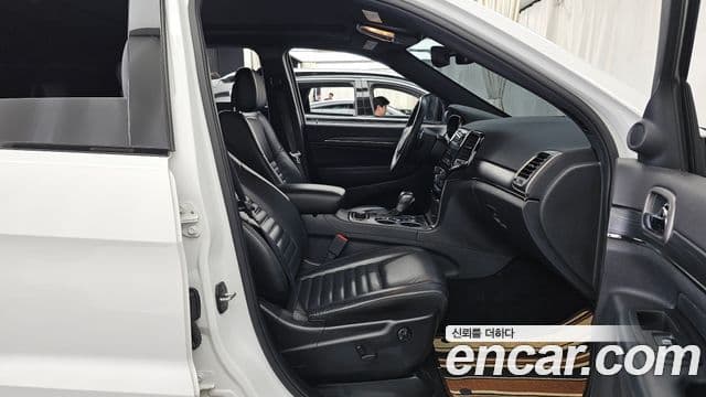 Jeep Grand Cherokee 2020 — Фото 11/20