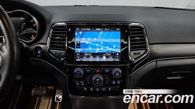 Jeep Grand Cherokee 2020 — Фото 14/20