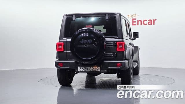 Jeep Wrangler 2019 — ფოტო 8/34