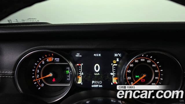 Jeep Wrangler 2019 — ფოტო 15/34