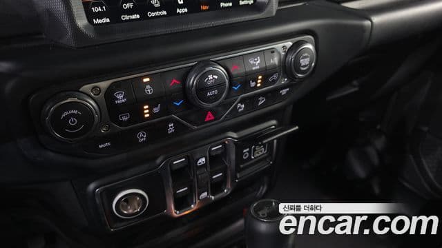 Jeep Wrangler 2019 — ფოტო 4/34