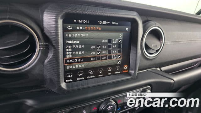 Jeep Wrangler 2019 — ფოტო 18/34