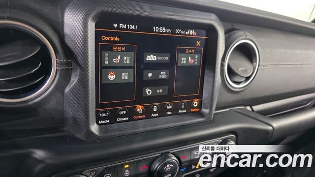 Jeep Wrangler 2019 — ფოტო 29/34