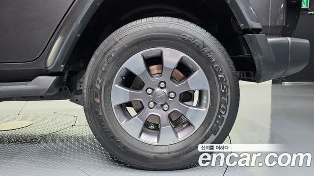 Jeep Wrangler 2019 — ფოტო 27/34