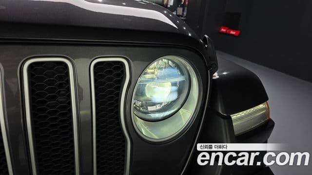 Jeep Wrangler 2019 — ფოტო 31/34
