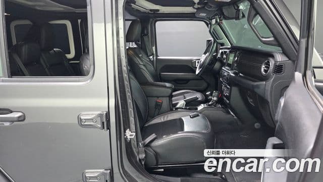 Jeep Wrangler 2019 — ფოტო 24/34