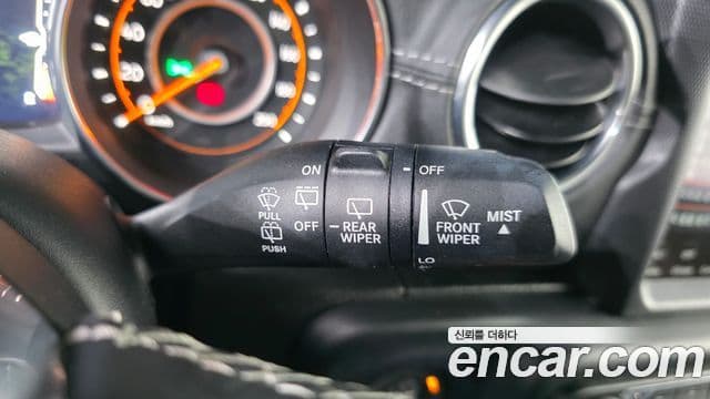 Jeep Wrangler 2019 — ფოტო 23/34