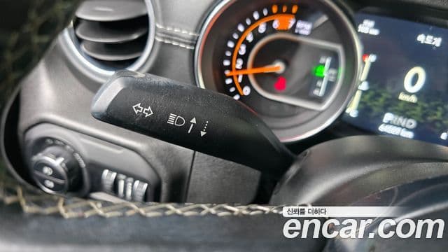 Jeep Wrangler 2019 — ფოტო 16/34