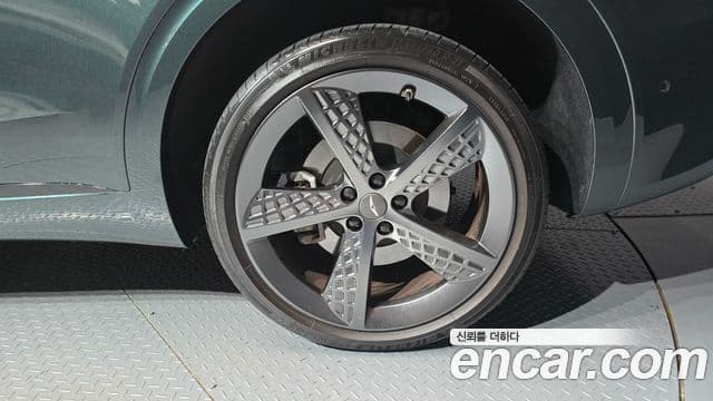 Genesis GV70 2021 — Photo 25/35
