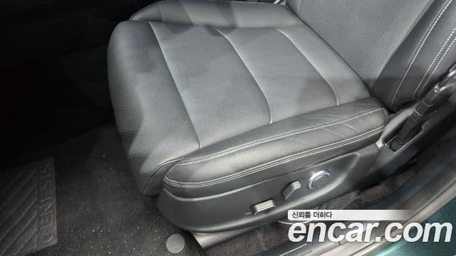 Genesis GV70 2021 — Photo 20/35