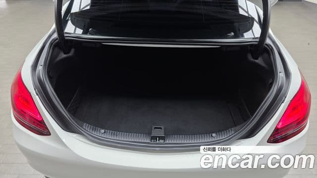 Mercedes-Benz C-Class 2020 — ფოტო 16/20