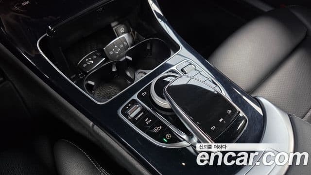 Mercedes-Benz C-Class 2020 — ფოტო 17/20