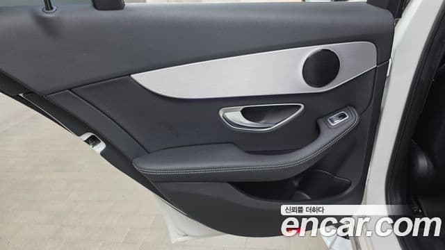 Mercedes-Benz C-Class 2020 — Photo 15/32