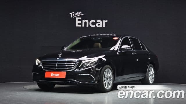 Mercedes-Benz E-Class 2018 — Фото 1/20