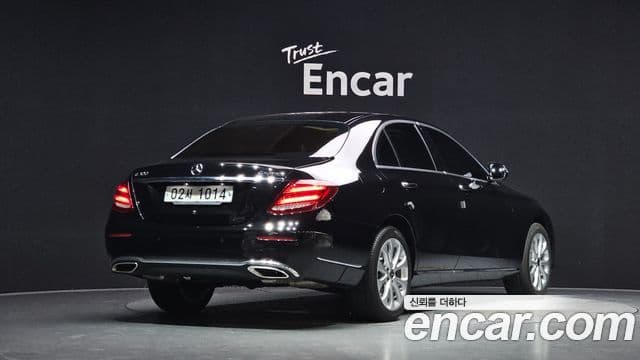 Mercedes-Benz E-Class 2018 — Фото 2/20