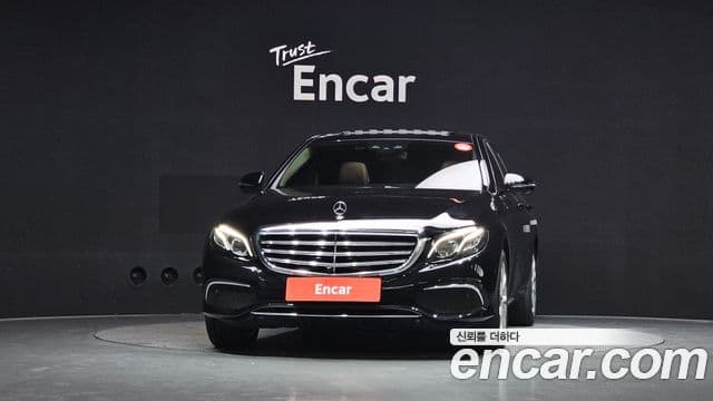 Mercedes-Benz E-Class 2018 — Фото 3/20