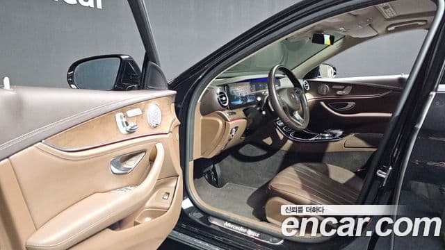 Mercedes-Benz E-Class 2018 — Фото 10/20