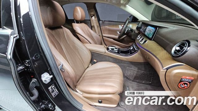 Mercedes-Benz E-Class 2018 — Фото 11/20