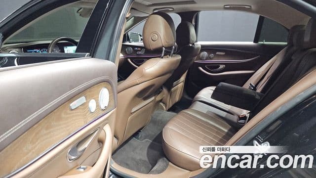 Mercedes-Benz E-Class 2018 — Фото 12/20