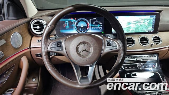 Mercedes-Benz E-Class 2018 — Фото 13/20