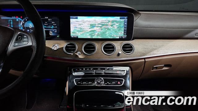 Mercedes-Benz E-Class 2018 — Фото 14/20