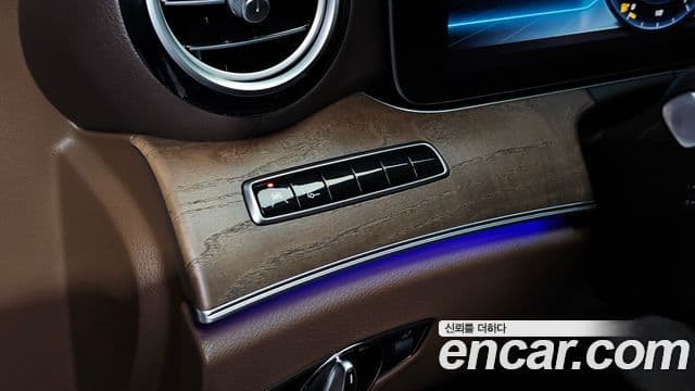 Mercedes-Benz E-Class 2018 — Фото 18/20
