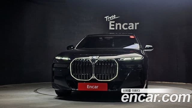 BMW i7 2023 — ფოტო 9/30