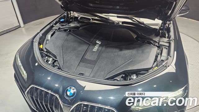 BMW i7 2023 — ფოტო 29/30