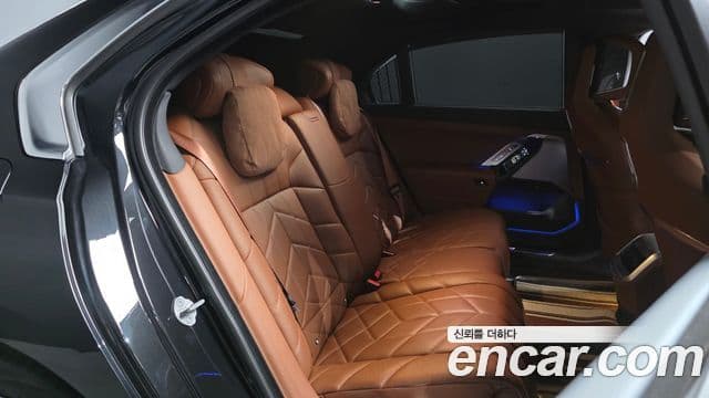 BMW i7 2023 — ფოტო 24/30