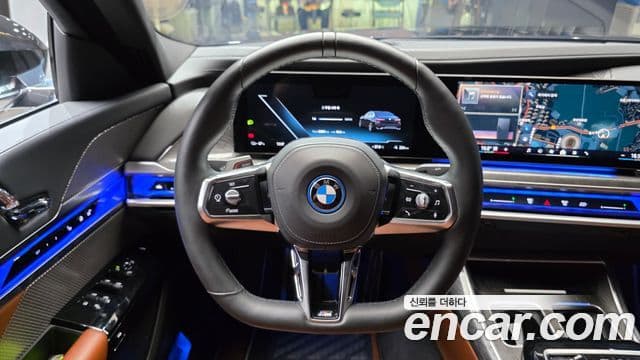 BMW i7 2023 — ფოტო 28/30