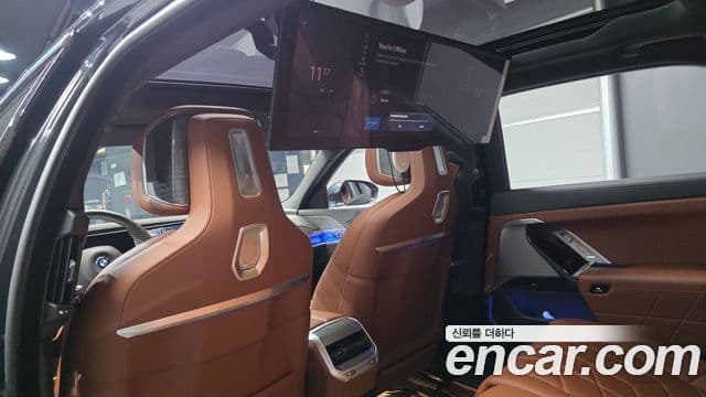 BMW i7 2023 — ფოტო 16/30