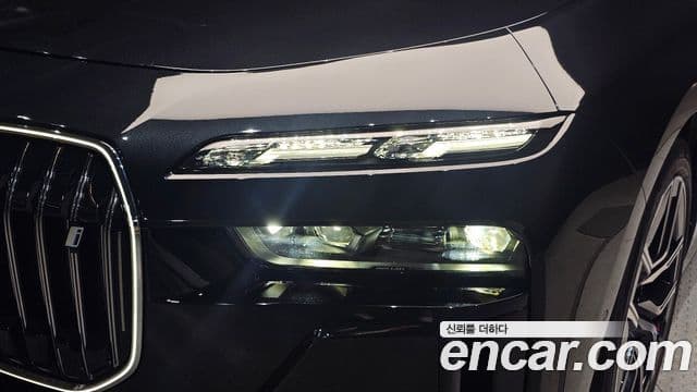 BMW i7 2023 — ფოტო 1/30