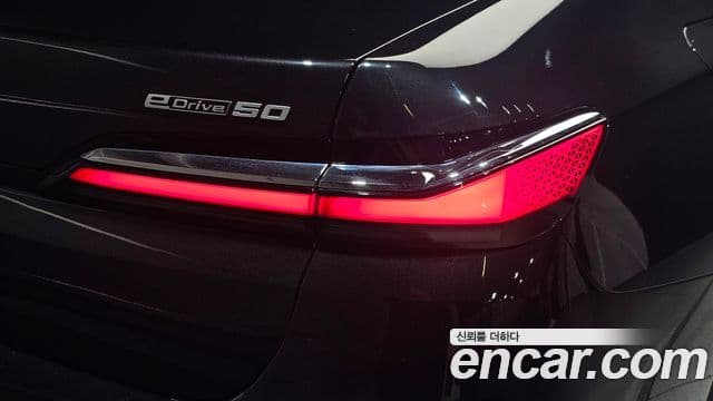 BMW i7 2023 — ფოტო 30/30