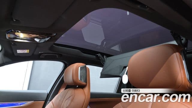 BMW i7 2023 — ფოტო 15/30
