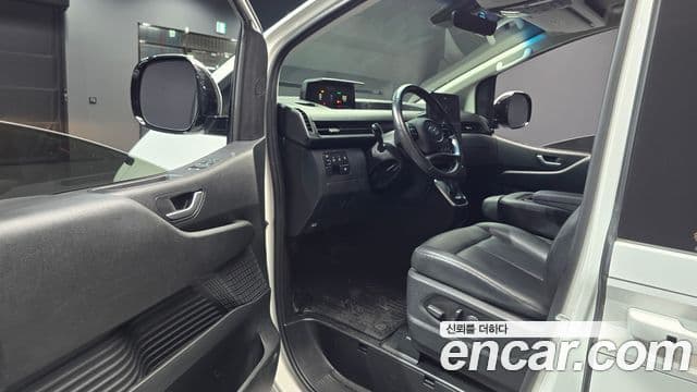 Hyundai Staria 2023 — Фото 10/20