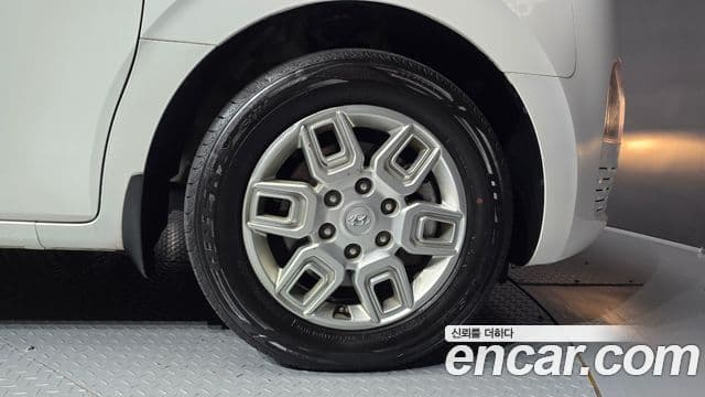 Hyundai Staria 2023 — Photo 16/31