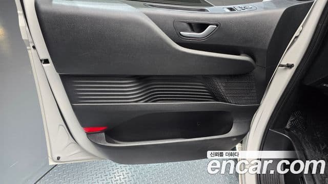 Hyundai Staria 2023 — Photo 30/31
