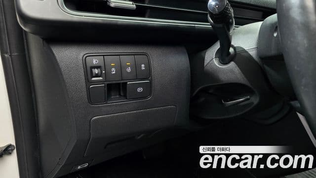 Hyundai Staria 2023 — Photo 18/31